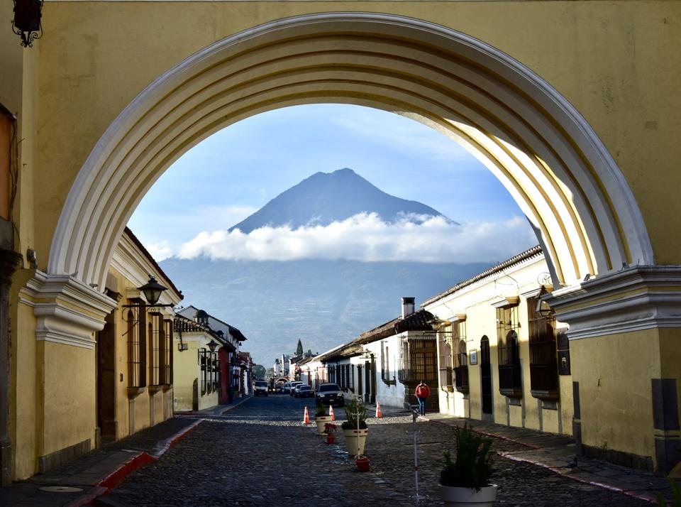 Santa Catalina Arch framing Volcán de Agua in Antigua
